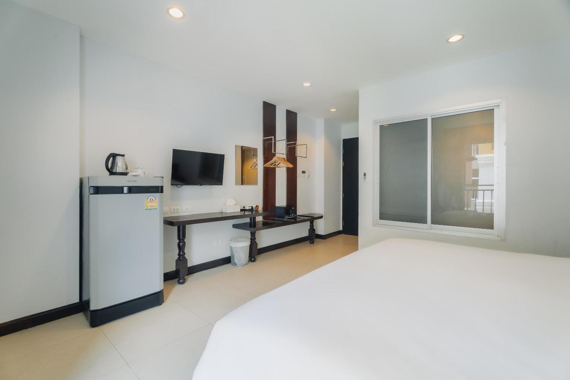 Di Yana Patong Hotell Exteriör bild