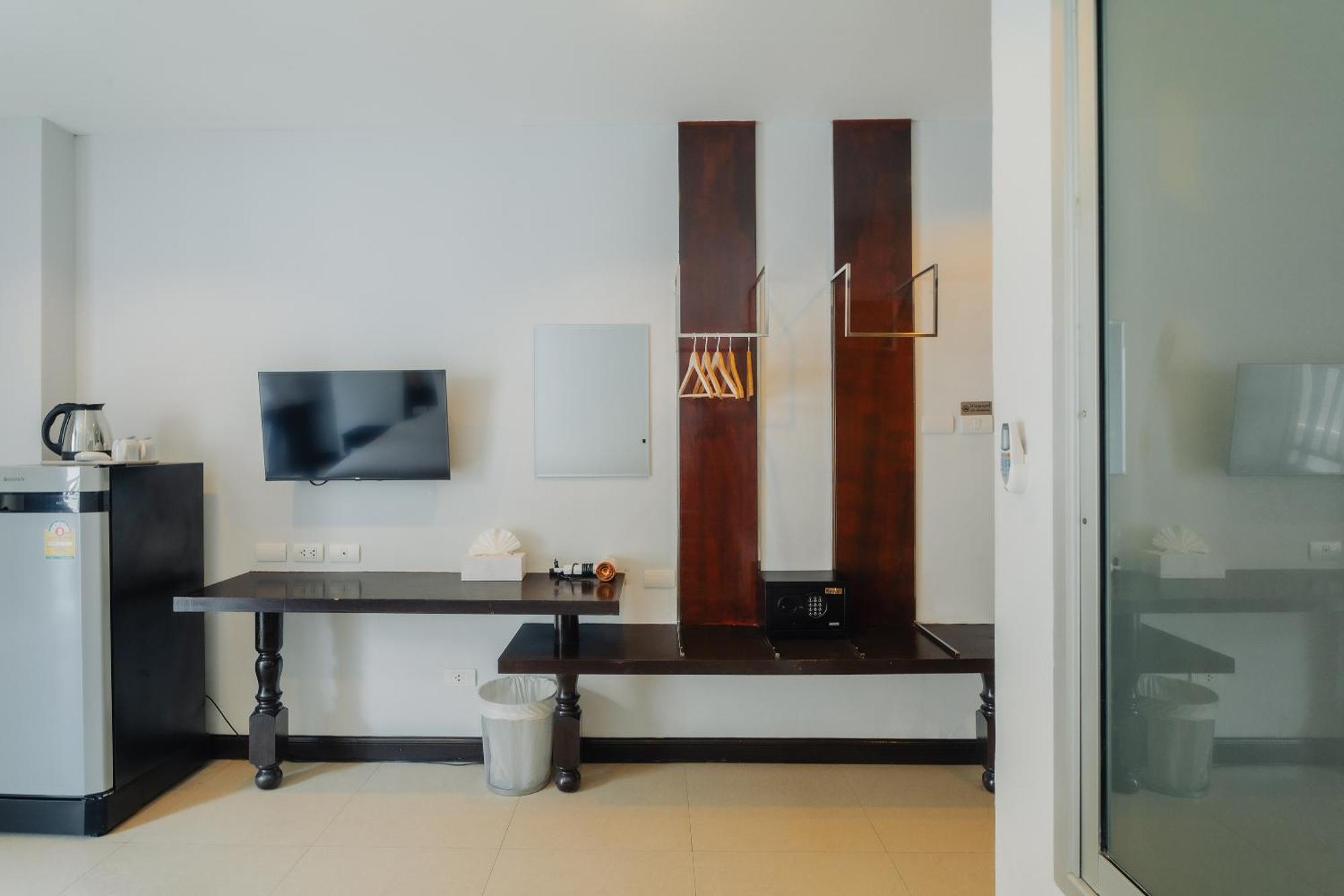 Di Yana Patong Hotell Exteriör bild