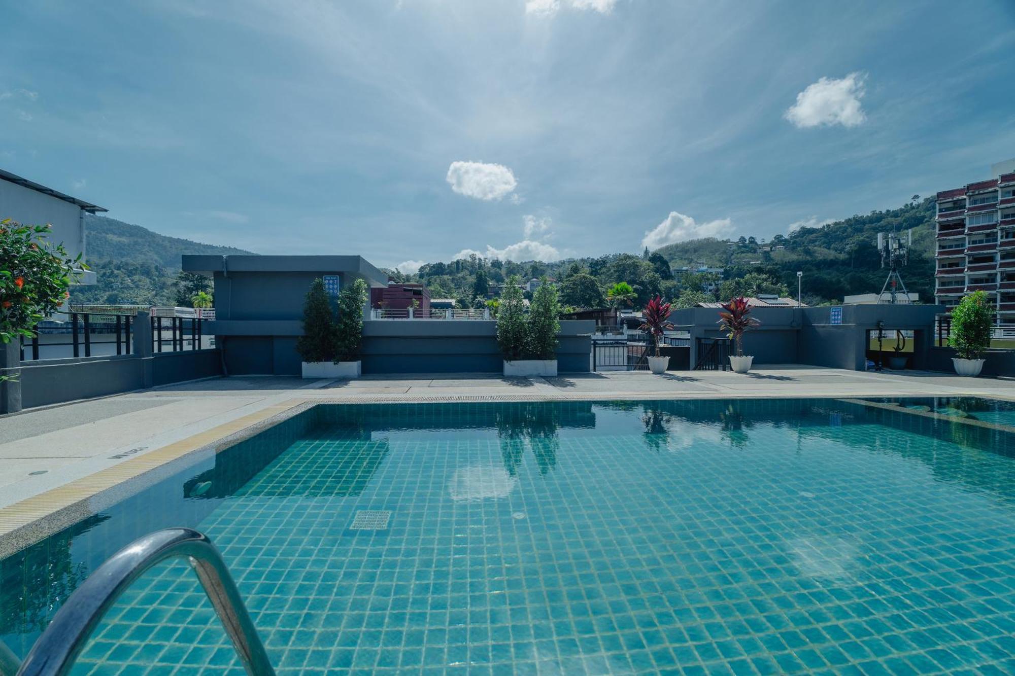 Di Yana Patong Hotell Exteriör bild